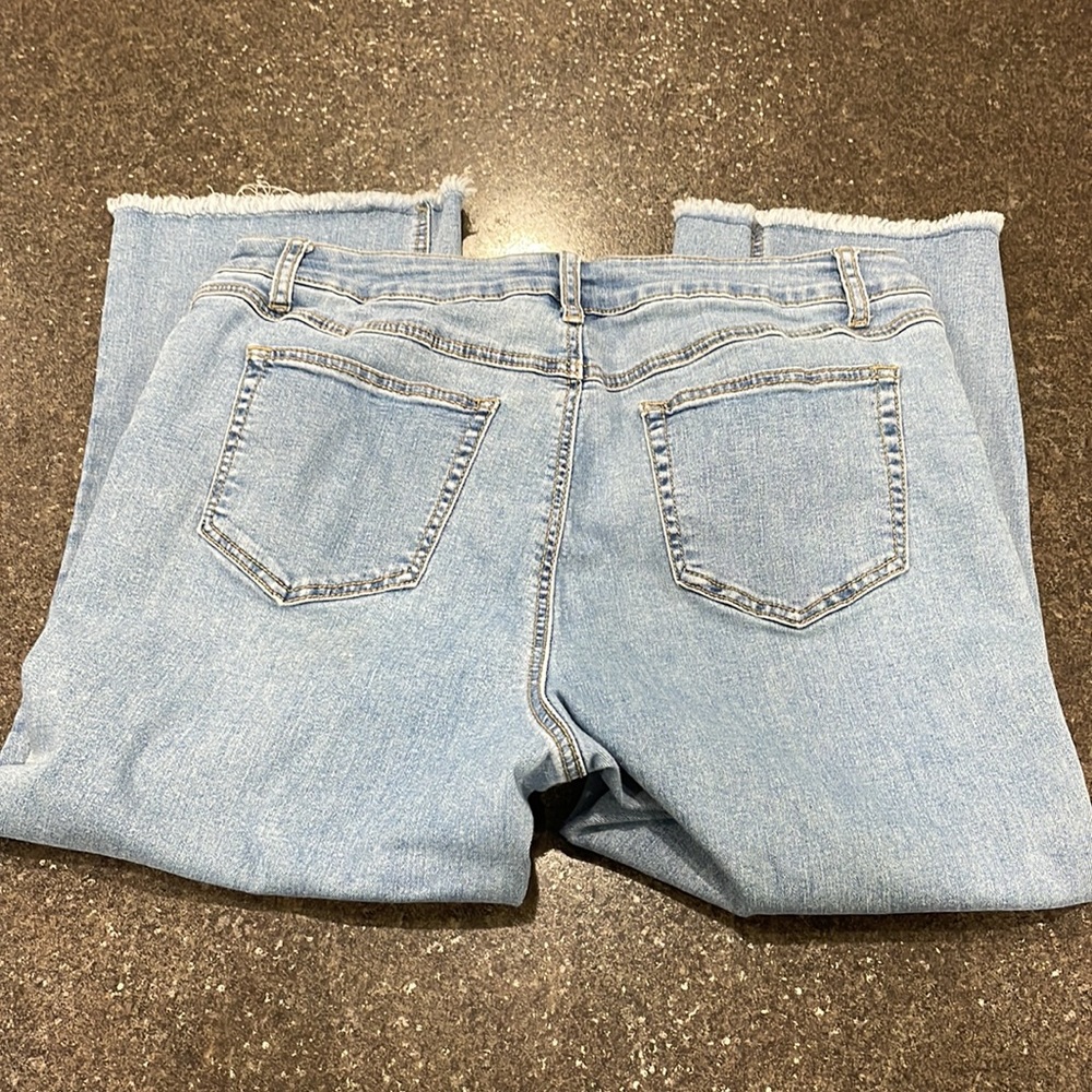 Jean Capris - Picture 3 of 7
